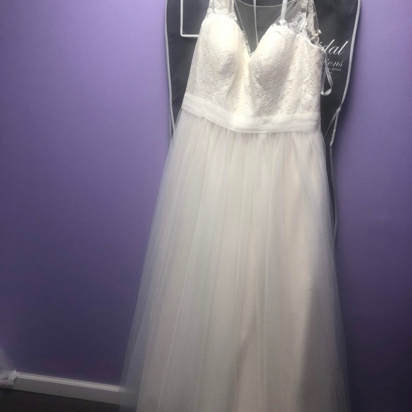 Size 22 wedding dress new with tags - Picture 3 of 7